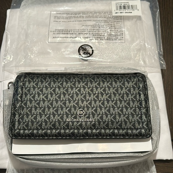 NWT, Michael Kors, Jet Set Charm Sm Phone Crossbody🖤 - Picture 1 of 3